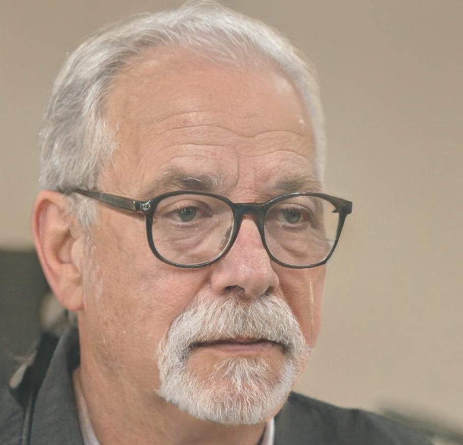 Carlos Mendoza, Director Financiero